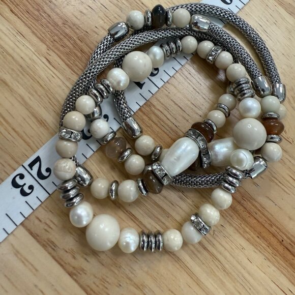 Stackable Bracelet Set Of 4 Silver Tone & Pearl Beaded Stretch Jewelry Elegant D - Picture 5 of 5